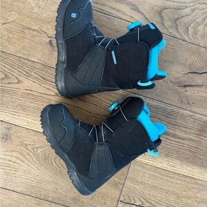 Burton Zipline Boa Kids Snow Boots in Black and Teal size 4